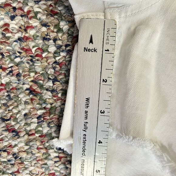 Abercrombie & Fitch White Denim Mid-Rise Fray Hem Jean Shorts Size 6/28 - Picture 9 of 12